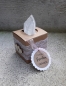 Mobile Preview: Taschentuch mit Box für Freudentränen zur Hochzeit Kraft Kartonage Spitze Holzherzen vintage