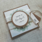 Preview: Einladungskarte zur Hochzeit Eukalyptus Eukalyptuskranz Kraft vintage greenery Initialen Banderole Namensanhänger