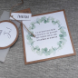 Preview: Einladungskarte zur Hochzeit Eukalyptus Eukalyptuskranz Kraft vintage greenery Spruch Banderole Namensanhänger