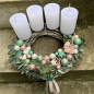 Preview: Besonderer Adventskranz eukalyptusgrün grün mint rosa altrosa rustikale Kerzen weiß Kranz Advent
