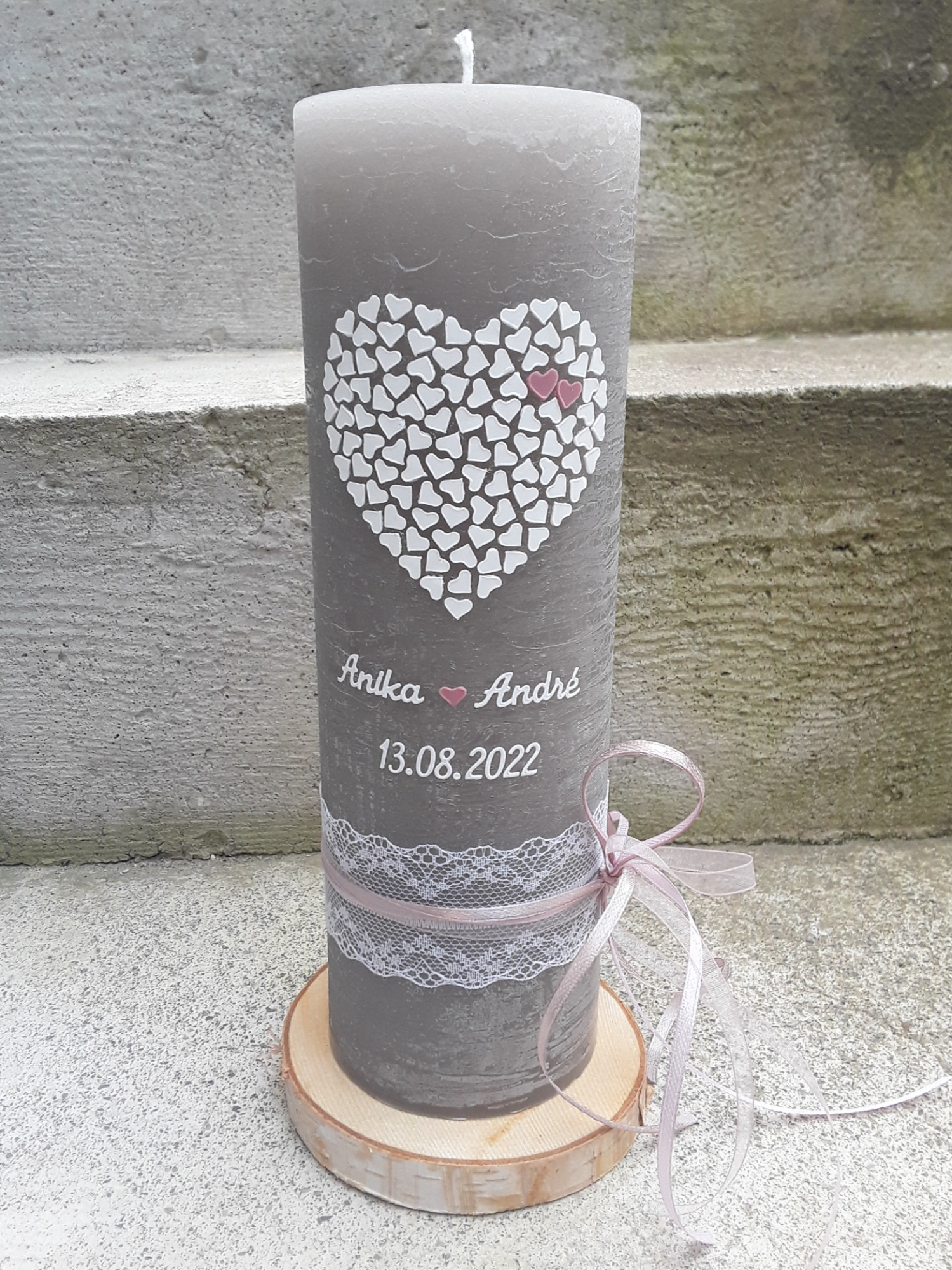 Preview: Personalisierte Hochzeitskerze mit Herz aus Herzchen weiß rosa altrosa taupe rustikal vintage Spruch 25x8 cm Teelichteinsatz grau rustikal