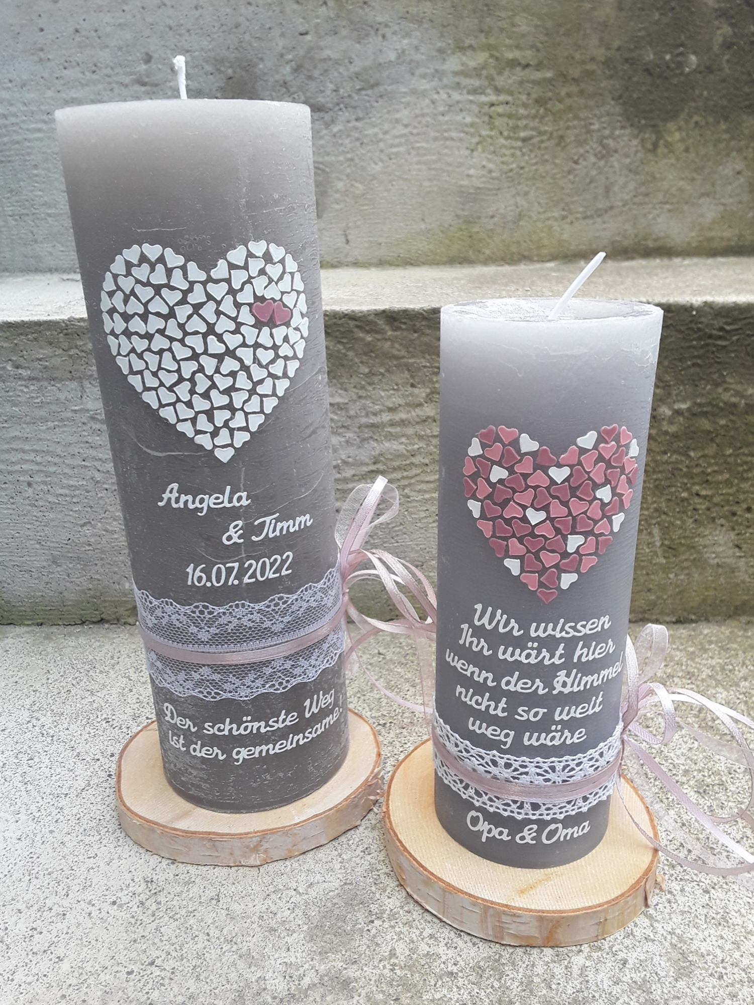 Preview: Personalisierte Gedenkkerze Trauerkerze rustic grau Hochzeit Erinnerungskerze Herzchen altrosa rosa weiss
