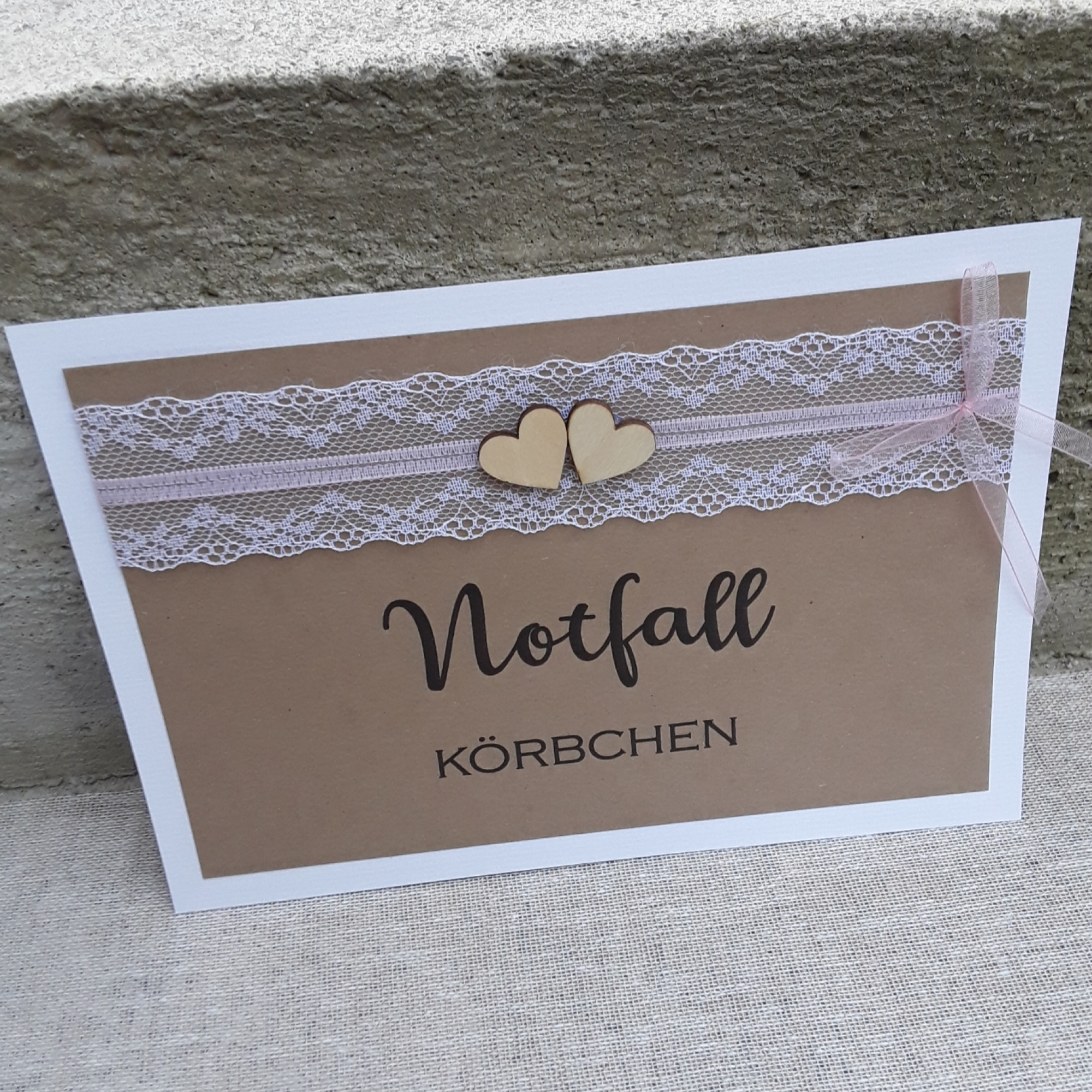 Preview: Schild Karte für Geschenketisch Snackbar Candybar Notfallkörbchen Gästebuch vintage Hochzeit Spitze