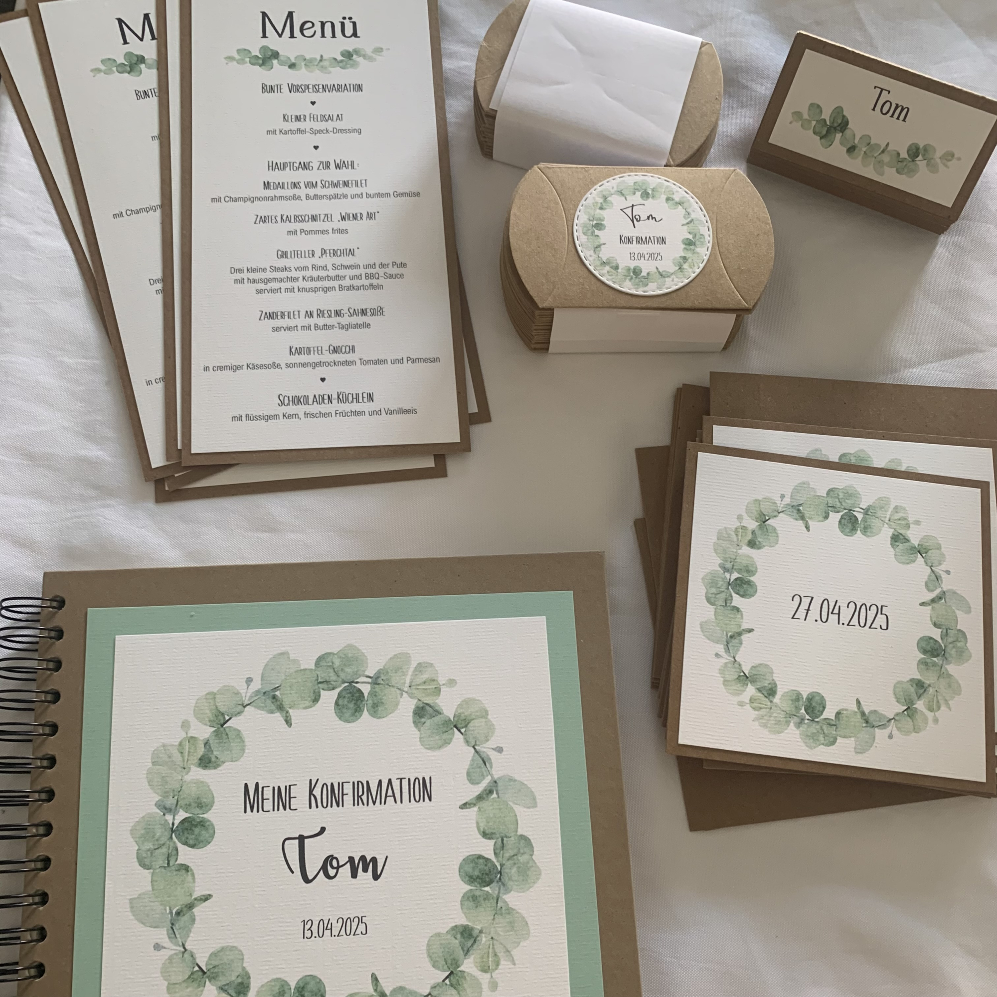 Preview: Tischkarte Tischkärtchen Namenskärtchen greenery Eukalyptus Eukalyptuszweig Hochzeit Kommunion Konfirmation Taufe mint Kraft taupe