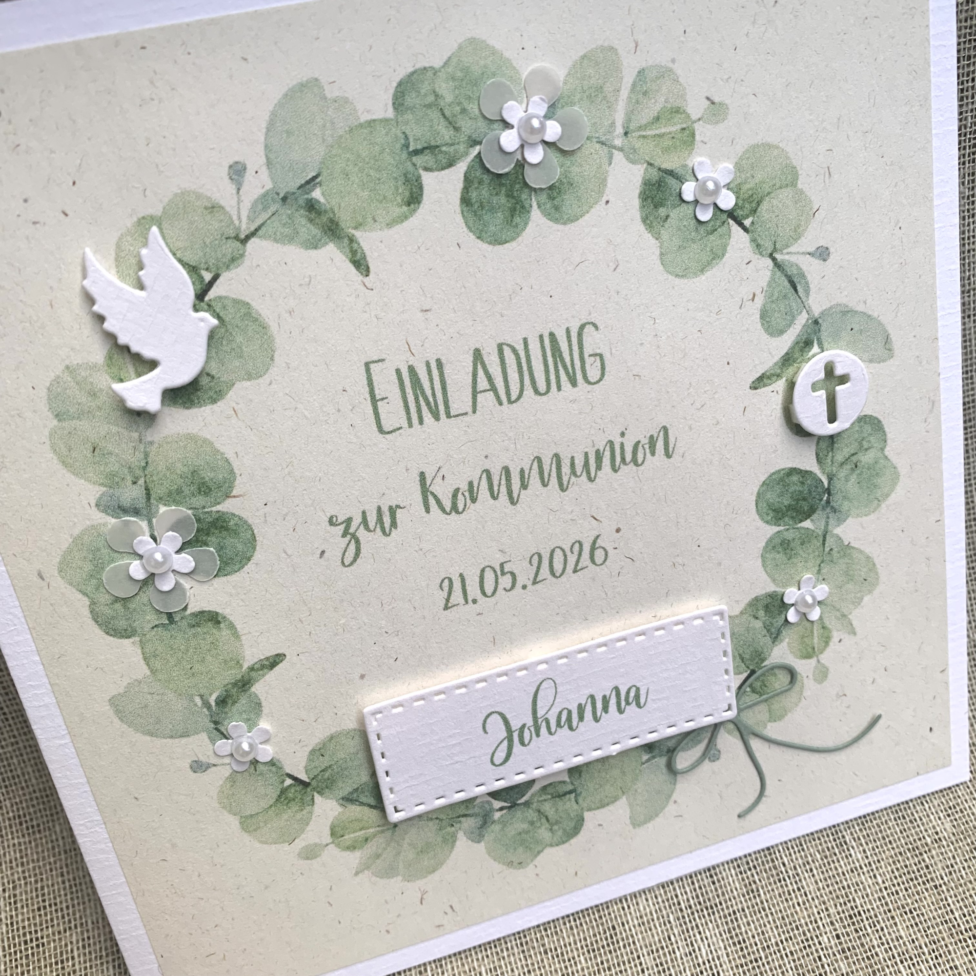 Preview: Einladungskarte zur Kommunion Konfirmation Taufe Eukalyptus Blumen Taube Blumenkranz Eukalyptuskranz 15,2 x15,2 incl. Briefumschlag
