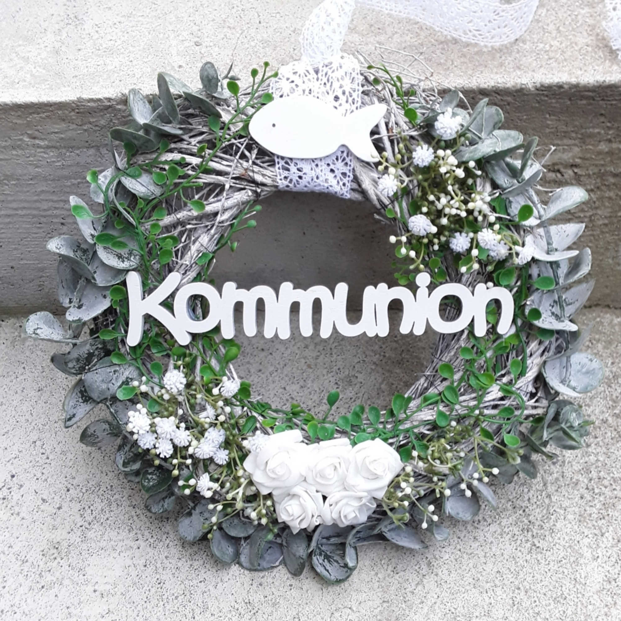 Preview: Türkranz tolle Deko zur Kommunion, Konfirmation oder Taufe Fisch Eukalyptus Rebenkranz