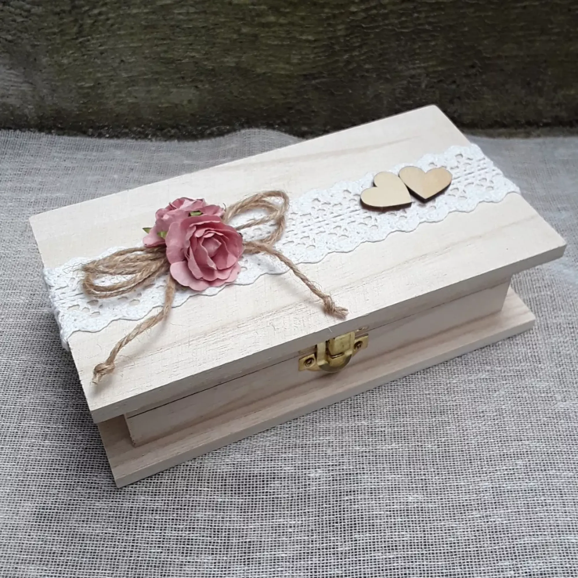 Geschenkbox Geldgeschenk Gutschein zur Hochzeit Holz Herzen rosa altrosa rot Ringbox personalisiert