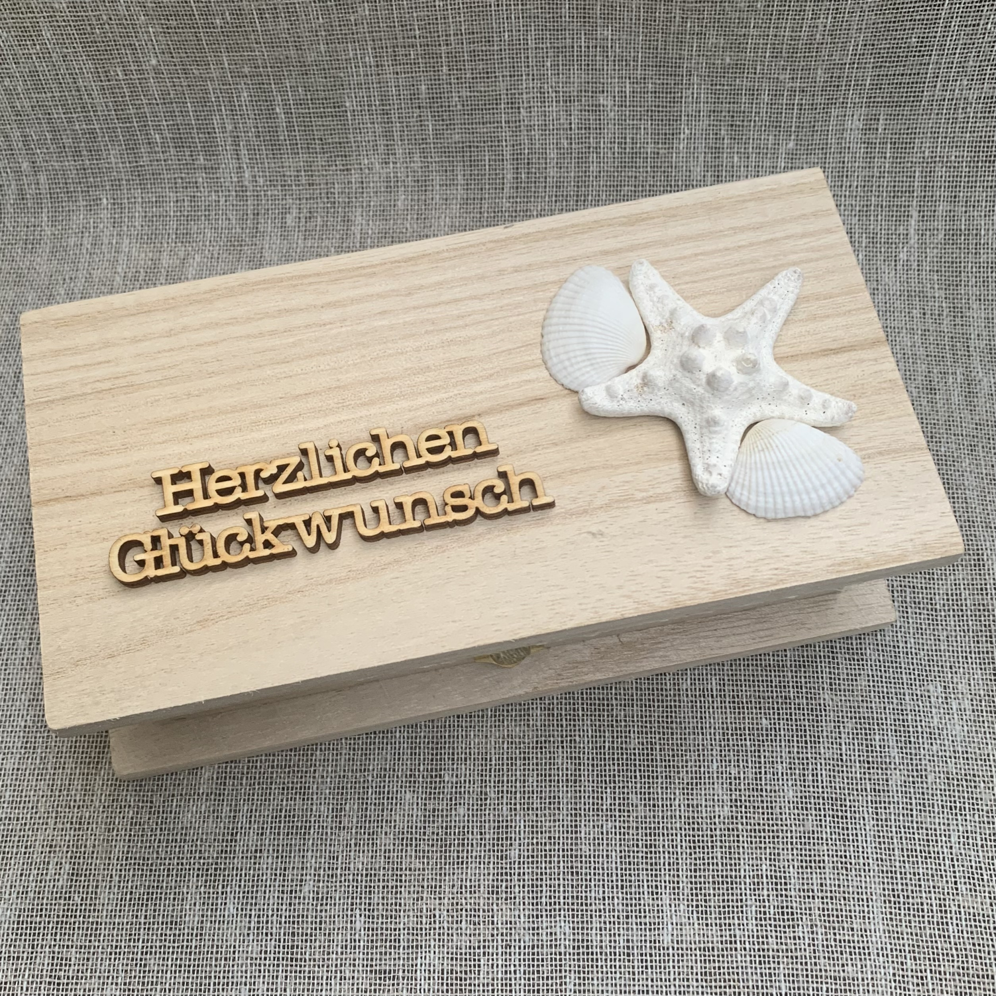 Preview: Geschenkbox aus Holz für Geldgeschenk Hochzeit Flitterwochen Urlaub Reise Reisekasse Urlaubskasse Hafen der Ehe Reisegutschein