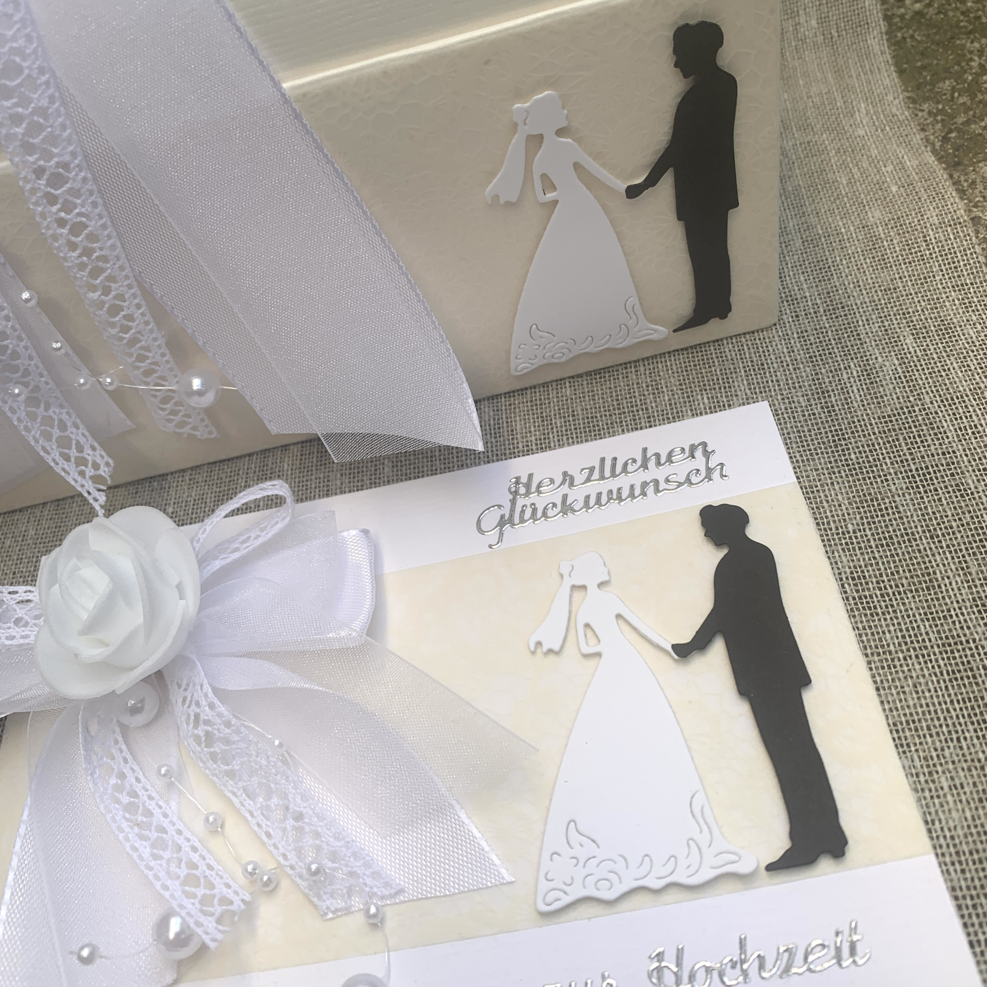 Preview: Personalisierte Geschenkbox f. Geldgeschenke Geldgeschenk + Karte zur Hochzeit Brautpaar weiß
