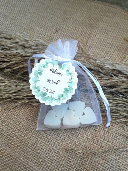 Gastgeschenk zur Hochzeit Organzabeutel Herz Miniseifen vintage weiss Eukalyptuskranz greenery