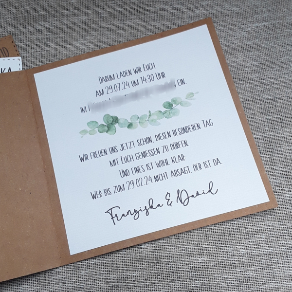 Einladungskarte zur Hochzeit Eukalyptus Eukalyptuskranz Kraft vintage greenery Spruch Banderole Namensanhänger