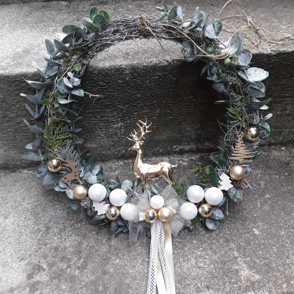 Moderner Türkranz Kranz weiss gold Advent Weihnachten Eukalyptuskranz Adventskranz