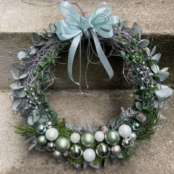 Moderner Türkranz Kranz mint grau silber weiss Advent Weihnachten Eukalyptus  haltbar