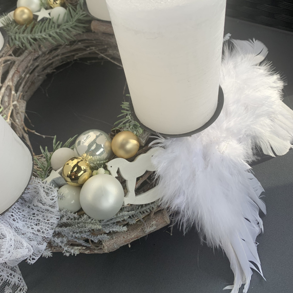 Besonderer Adventskranz weiss gold edel rustikale Kerzen Engelsflügel Spitze UNIKAT