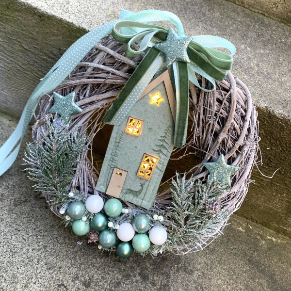 Türkranz Kranz  Weihnachten 25 cm Weidenkranz LED Filzhaus mint weiß salbeigrün