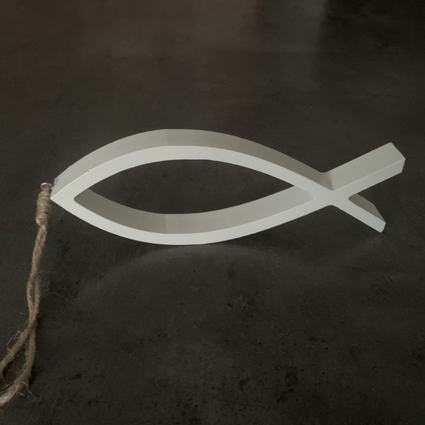 Deko Fisch Holz Holzfisch weiß zum Aufhängen Aufstellen mit Öse Jutekordel Kommunion Konfirmation Taufe Tischdeko