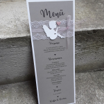 Menükarte zur Kommunion, Konfirmation o. Taufe vintage DIN lang Engel inclusive Druck grau taupe Kraft altrosa