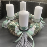 Besonderer Adventskranz eukalyptusgrün grün mint salbeigrün weiße Kerzen Kranz Advent UNIKAT